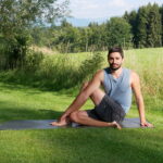 Manipura Yoga Sequenz – mit Joram Schirmaier für Selbstvertrauen und Energiezentrum.