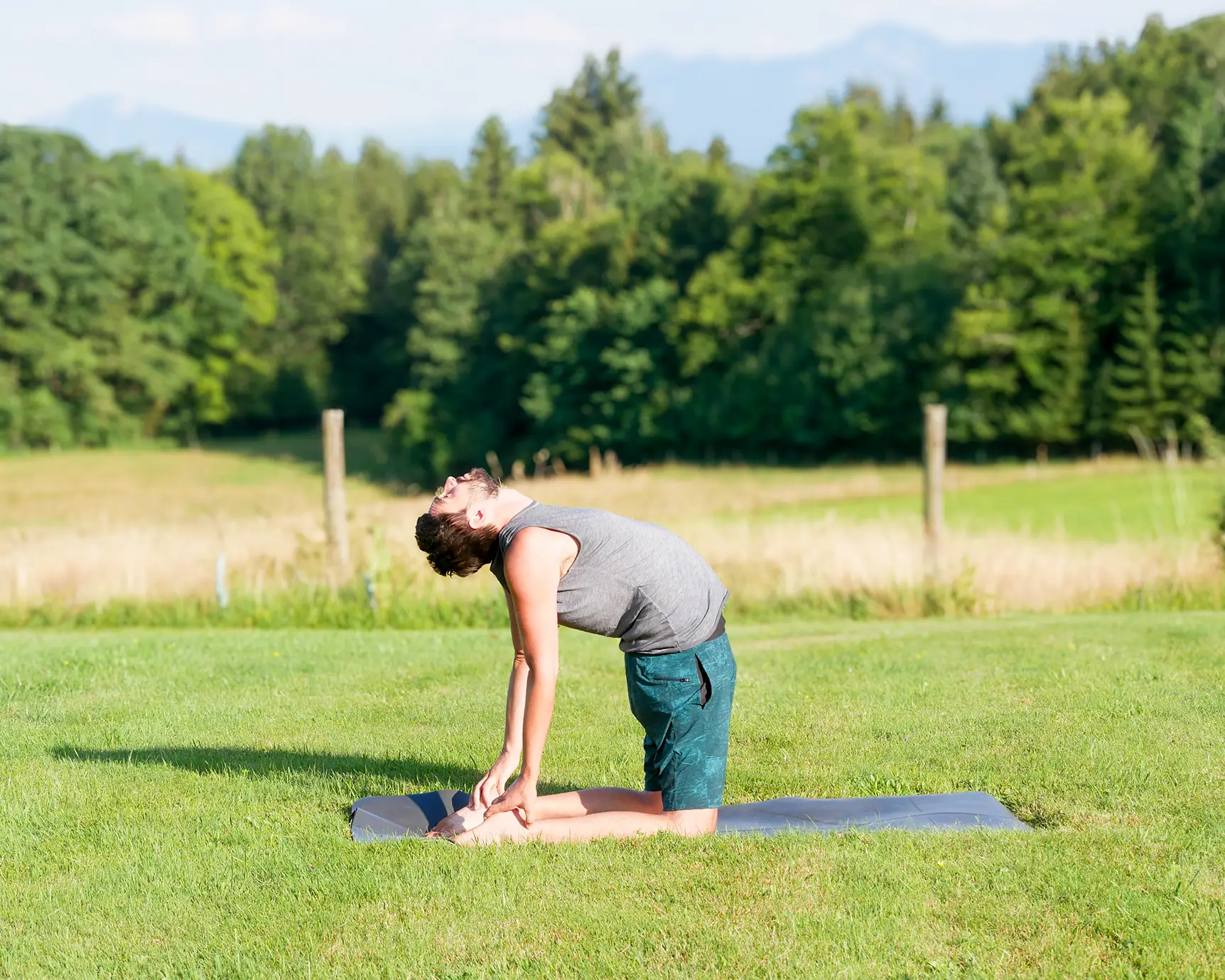 Joram Schirmaier präsentiert Faszien Yoga Workshops – gezielte Übungen für Beweglichkeit und Wohlbefinden.