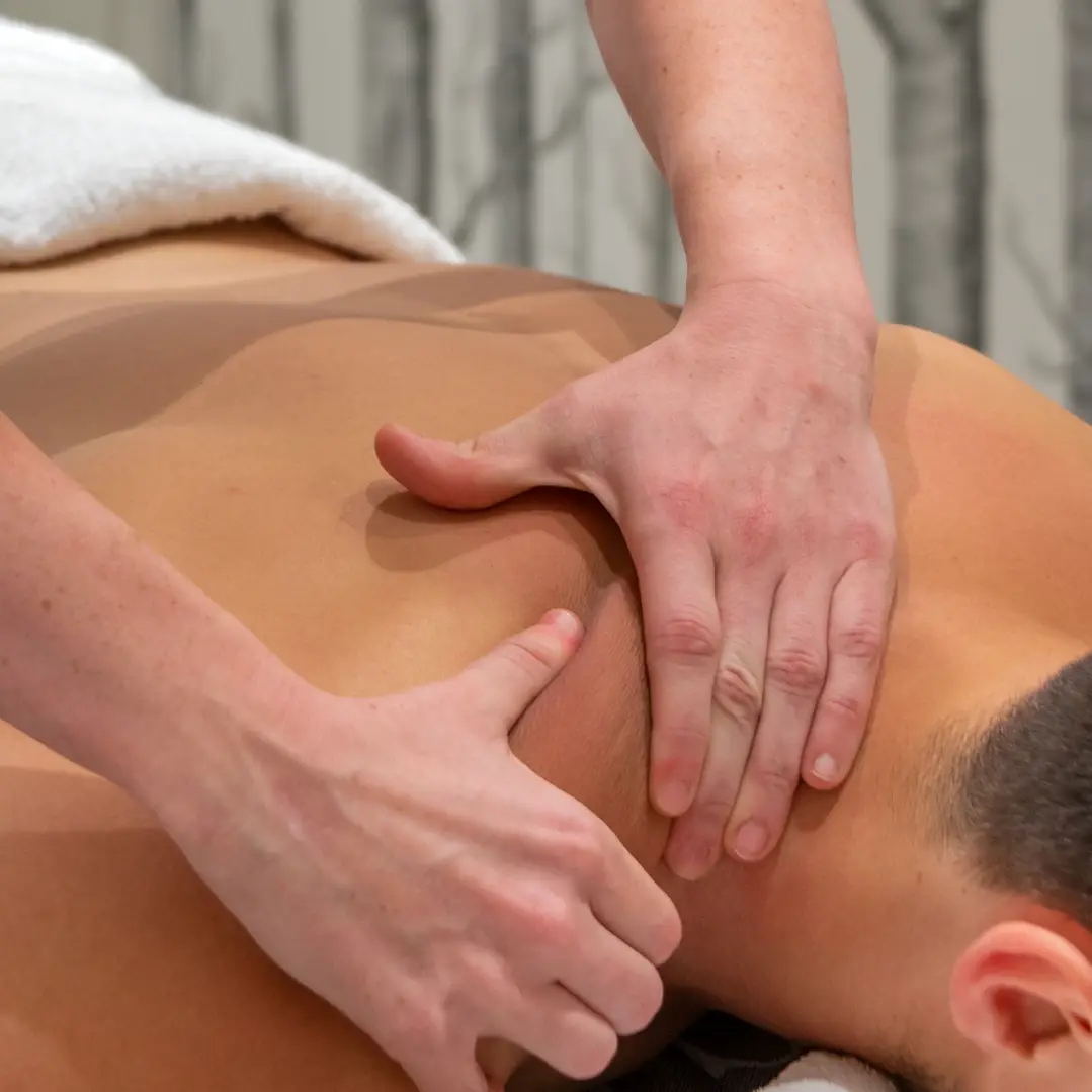 Ganzheitliche Massageangebote von Joram Schirmaier im Schwarzwald – Ayurveda-inspiriert, individuell abgestimmt, tief entspannend.