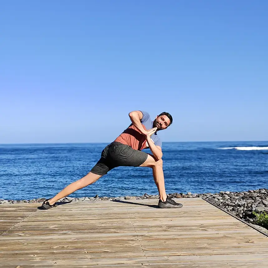 Joram Schirmaier erklärt die Niyamas – persönliche Disziplinen und innere Haltung im Yoga.